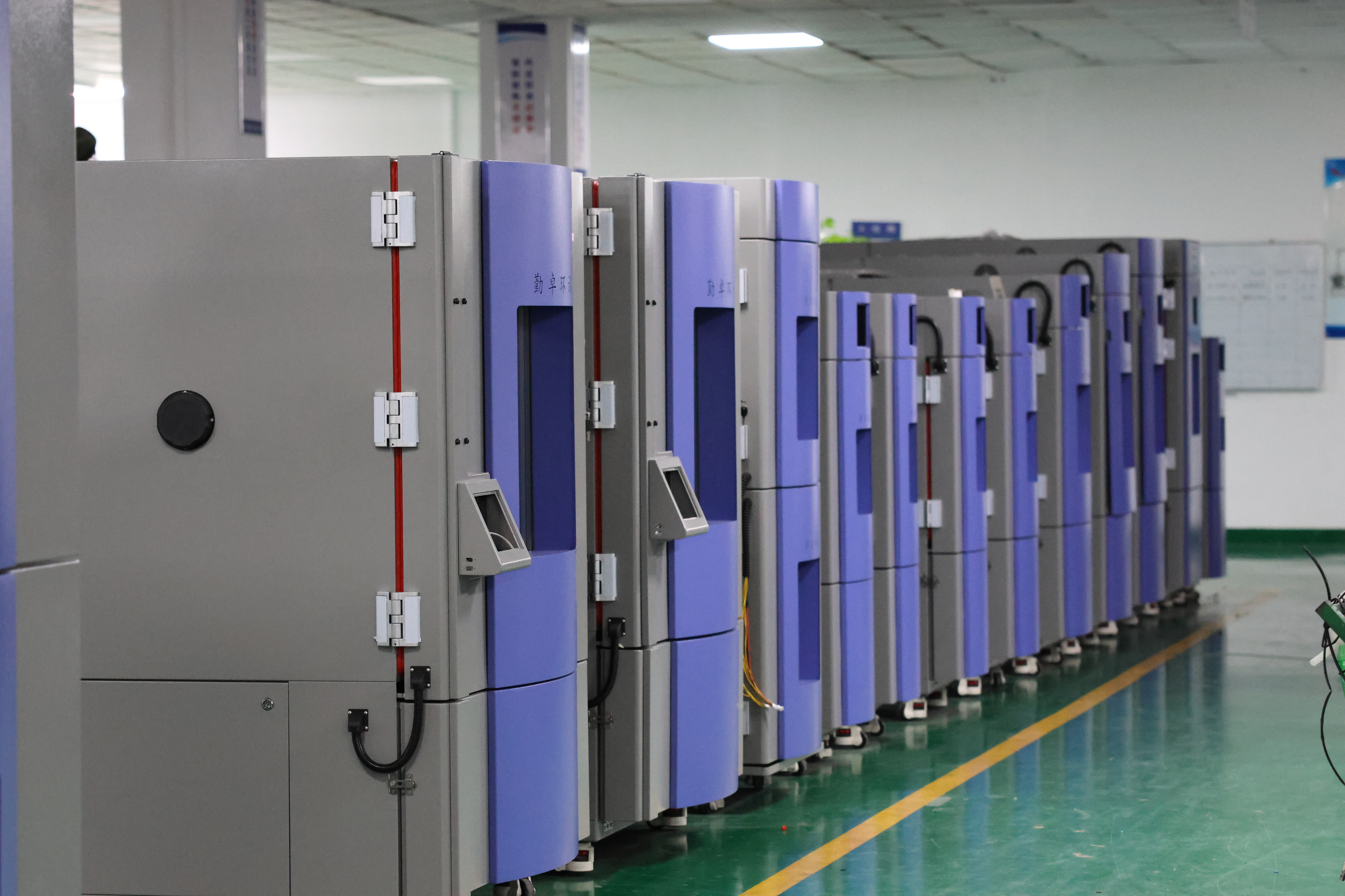 聊聊?影響高低溫試驗箱溫度均勻度的因素 /static/upload/image/20250617/1750123381575700.jpg